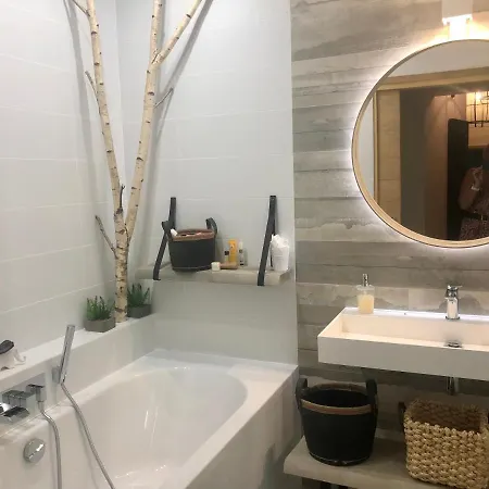 La Tour Carree Bed & Breakfast *
